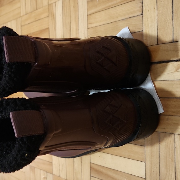 Boots - Picture 4 of 4